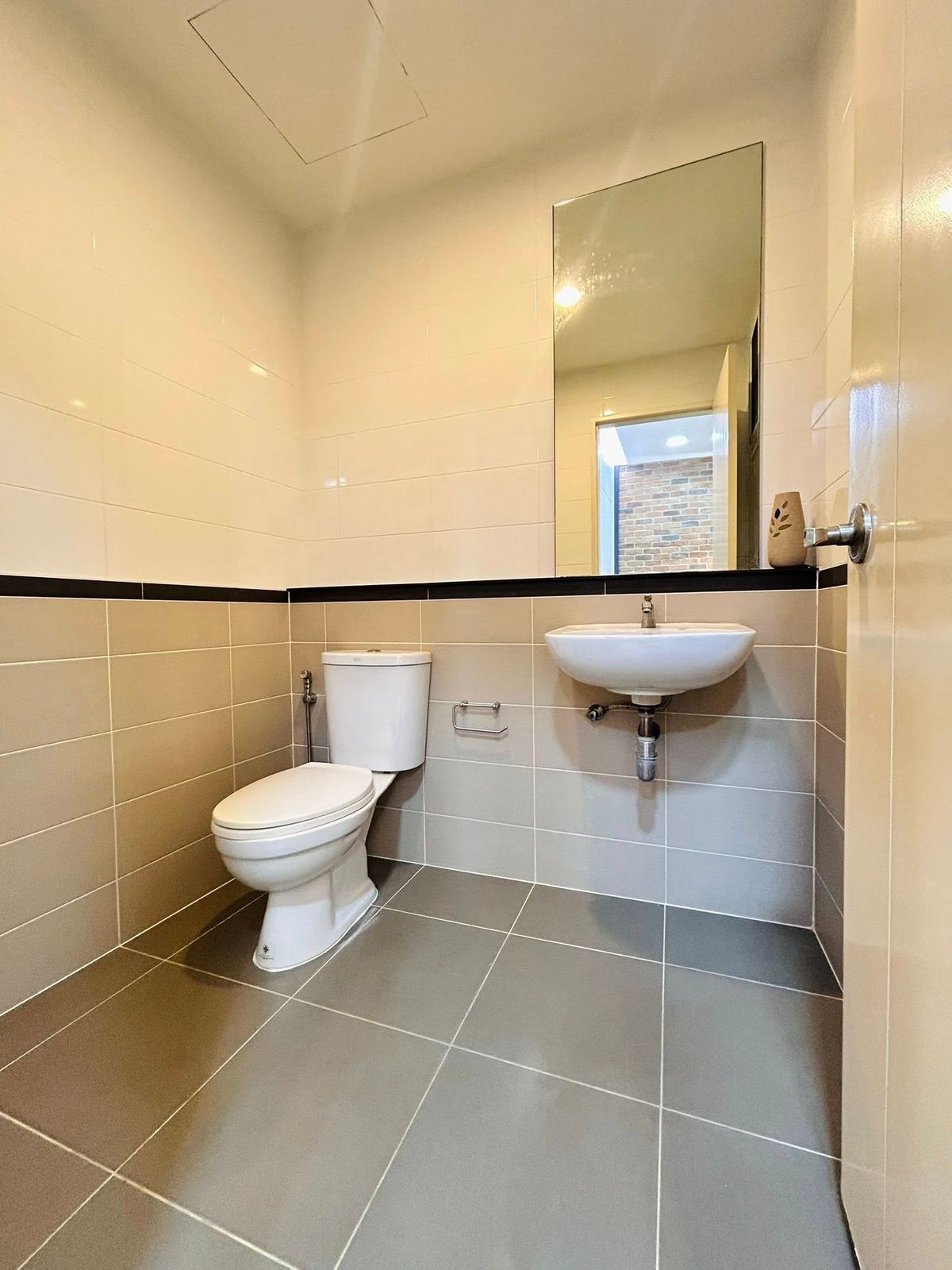 ขายทาวน์โฮมลาดกระบัง สุวรรณภูมิ : ✨ ขายด่วน! ทาวน์โฮม 3 ชั้น บ้านกลางเมือง สวนหลวง ร.9 พร้อมอยู่  เหมาะทำโฮมออฟฟิศ ทำเลทอง ใกล้เมกา บางนา