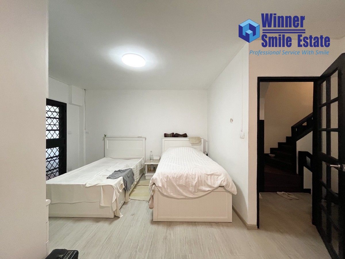 ขายโฮมออฟฟิศพระราม 9 เพชรบุรีตัดใหม่ RCA : ขายโฮมออฟฟิต 3 ชั้น พื้นที่ 356 ตร.ม. พระราม 9 ซอย 19 (ซอยเดียวกับวัดพระราม 9) ใกล้ย่านพระรามเก้า - รัชดา เหมาะทำออฟฟิต และอยู่เอง