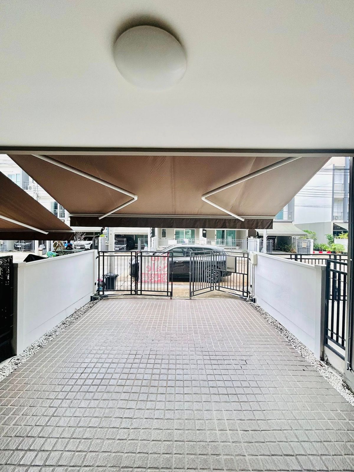 ขายทาวน์โฮมลาดกระบัง สุวรรณภูมิ : ✨ ขายด่วน! ทาวน์โฮม 3 ชั้น บ้านกลางเมือง สวนหลวง ร.9 พร้อมอยู่  เหมาะทำโฮมออฟฟิศ ทำเลทอง ใกล้เมกา บางนา