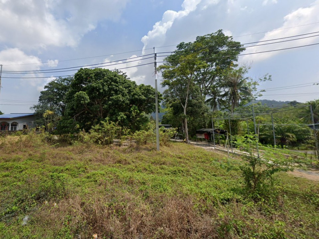 ขายที่ดินภูเก็ต : ขายที่ดิน ภูเก็ต ป่าคลอก 3.8 ไร่ ติดถนนใหญ่ 4 เลนส์ สายท่าเรือ-เมืองใหม่ ใกล้ทะเล สนามกอล์ฟ รพ.บำรุงราษฎร์ เหมาะทำโครงการพูลวิลล่า รีสอร์ท