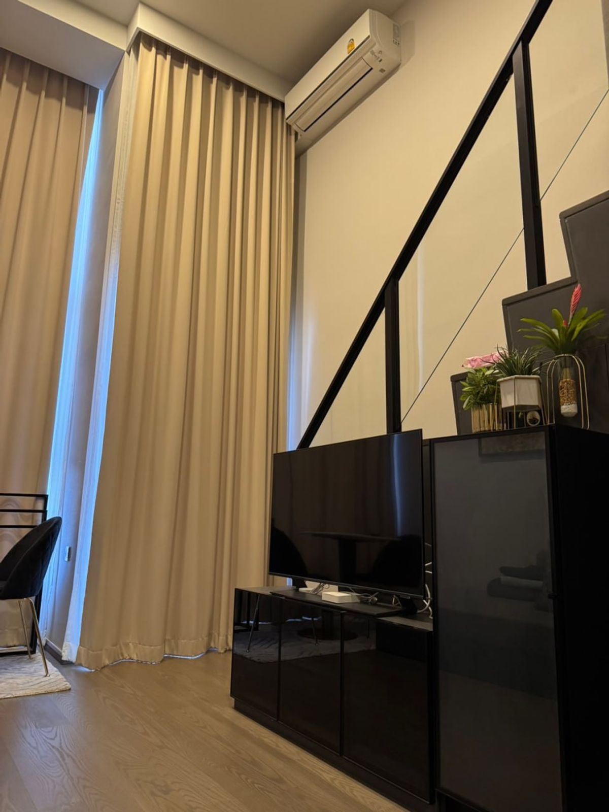 For SaleCondoSiam Paragon ,Chulalongkorn,Samyan : Park Origin Chula Samyan【𝐒𝐄𝐋𝐋】🔥Dark, cool, stylish! Condo decorated in dark tones, luxurious built-ins, near the BTS, walkable🔥 Contact Line ID: @hacondo