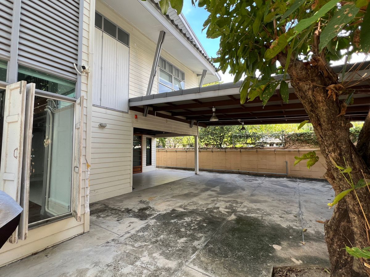 For RentHouseAri,Anusaowaree : ► Prime location ◄ 2 -story detached house | Land size 80.00 sq.w. Usable area 300.00 sq.m. | 2 bedrooms, 4 bathrooms, 4 parking spaces | Near BTS ARI 
 

