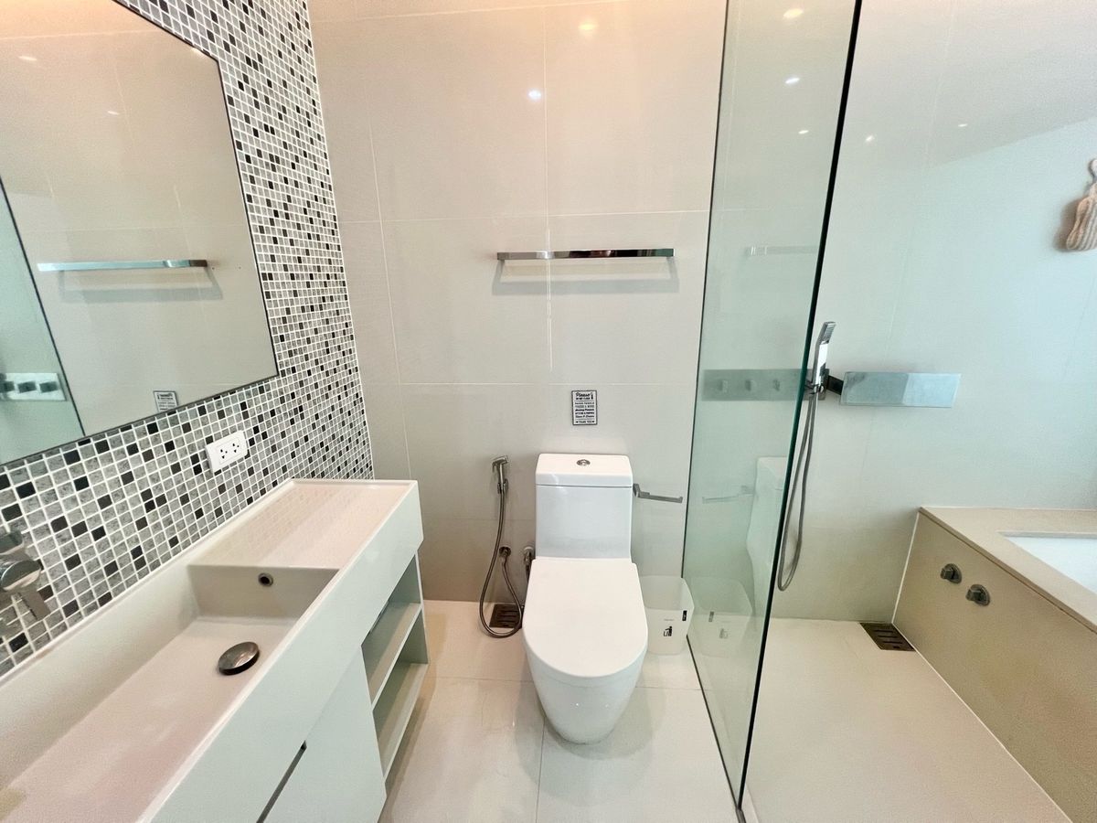 For RentCondoSukhumvit, Asoke, Thonglor : 𝐅𝐨𝐫 𝐑𝐞𝐧𝐭: The Room Sukhumvit21 2bed 2Bath Duplex 117SQM 75K