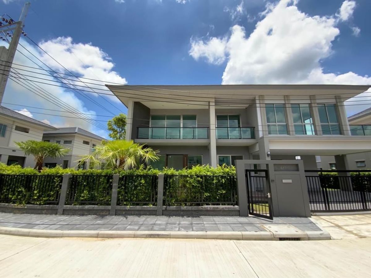 For RentHouseLadkrabang, Suwannaphum Airport : New luxury detached house for rent [The Palm Bangna Ring] behind the corner Furniture air There are 5 bedrooms, 5 bathrooms, 1 housekeeper. Rental price 150,000 baht