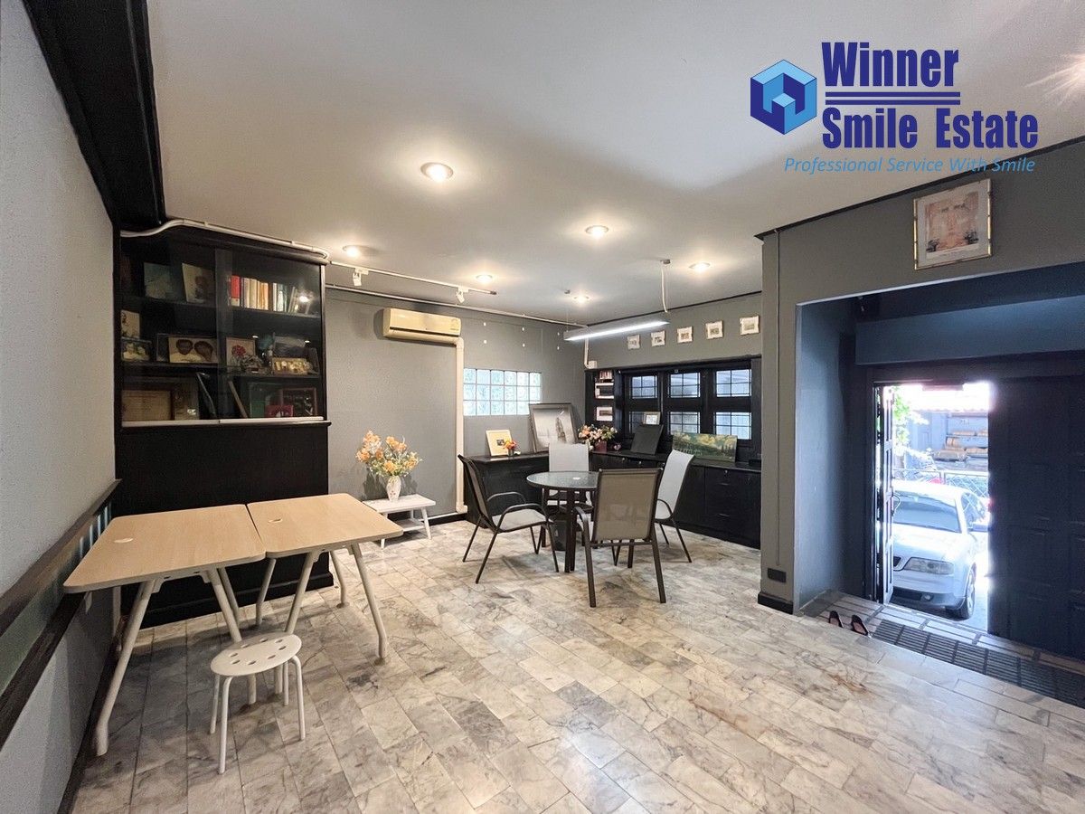 ขายโฮมออฟฟิศพระราม 9 เพชรบุรีตัดใหม่ RCA : ขายโฮมออฟฟิต 3 ชั้น พื้นที่ 356 ตร.ม. พระราม 9 ซอย 19 (ซอยเดียวกับวัดพระราม 9) ใกล้ย่านพระรามเก้า - รัชดา เหมาะทำออฟฟิต และอยู่เอง