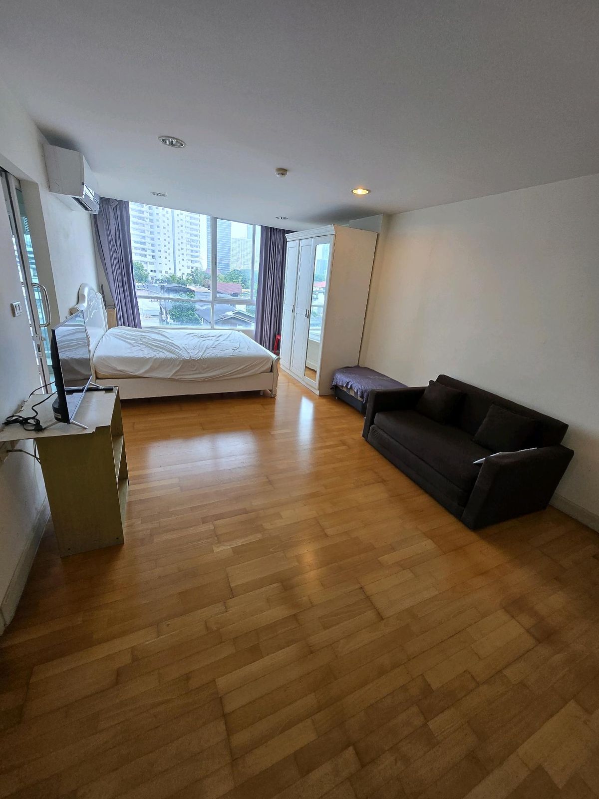For SaleCondoWongwianyai, Charoennakor : Condo by the quiet riverside on Charoennakorn BKK, good location, delicious food at the entrance of the alley, near Icon Siam shopping mall, convenient transportation, near the BTS