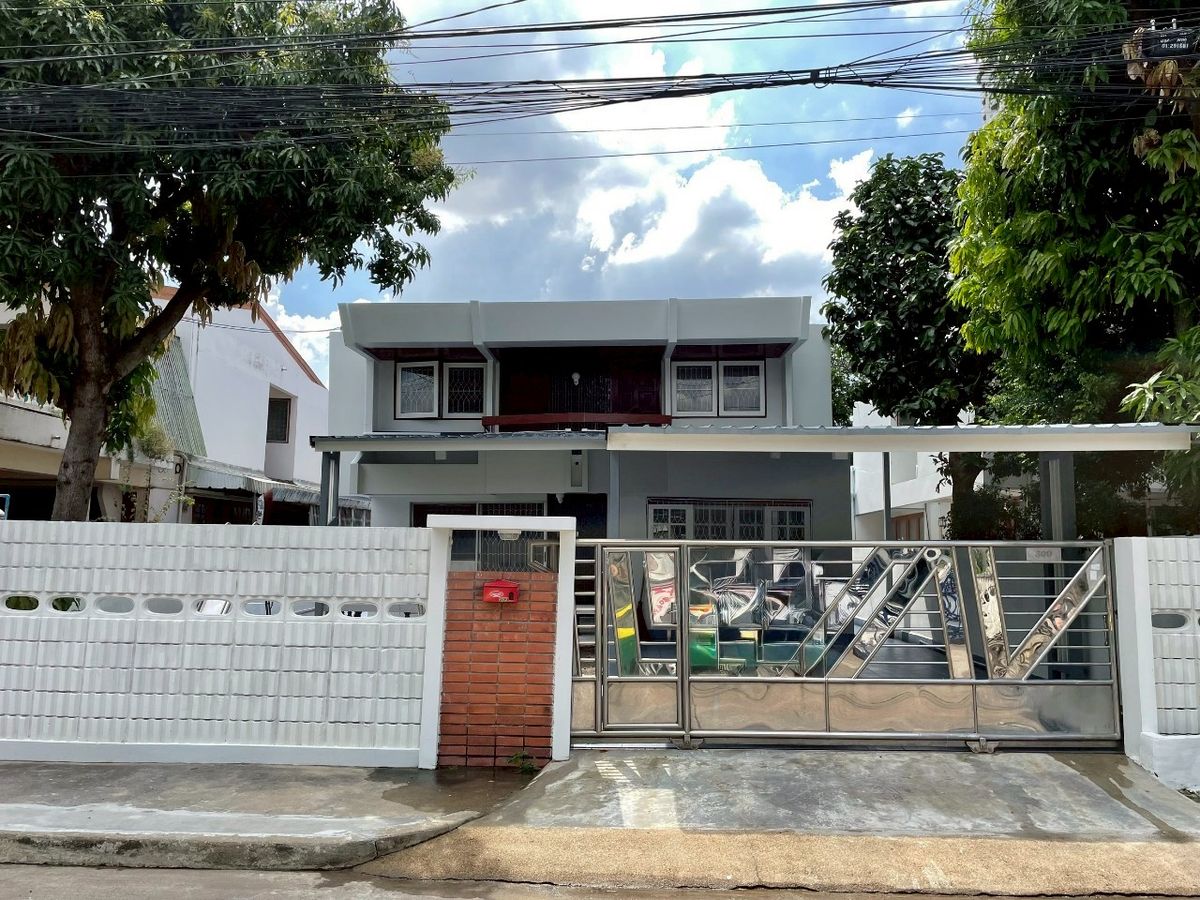 ให้เช่าบ้านพัฒนาการ ศรีนครินทร์ : 📌ให้เช่า บ้านเดี่ยว 2ชั้น ขนาด 80 ตรว. หมู่บ้านเมืองทอง 2 โครงการ 3 (พัฒนาการ53)  เฟอร์นิเจอร์ครบ+แอร์5ตัว