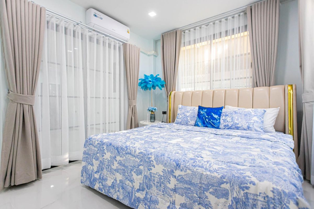 ขายบ้านลาดพร้าว เซ็นทรัลลาดพร้าว : 💎 ขายบ้านใหม่สไตล์โมเดิร์นหรูหรา ลาดพร้าว พร้อมเฟอร์นิเจอร์ทั้งหลัง  5 ห้องนอน 6 ห้องน้ำ ใกล้ MRT โรงเรียนนานาชาติ และแหล่งช้อปปิ้ง เข้าอยู่ได้ทันที 