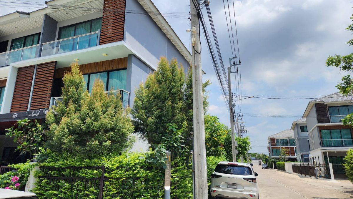 ขายบ้านลาดพร้าว101 แฮปปี้แลนด์ : Supalai Essence Ladprao 107 ( ศุภาลัย เอสเซ้นส์ ลาดพร้าว 107 )