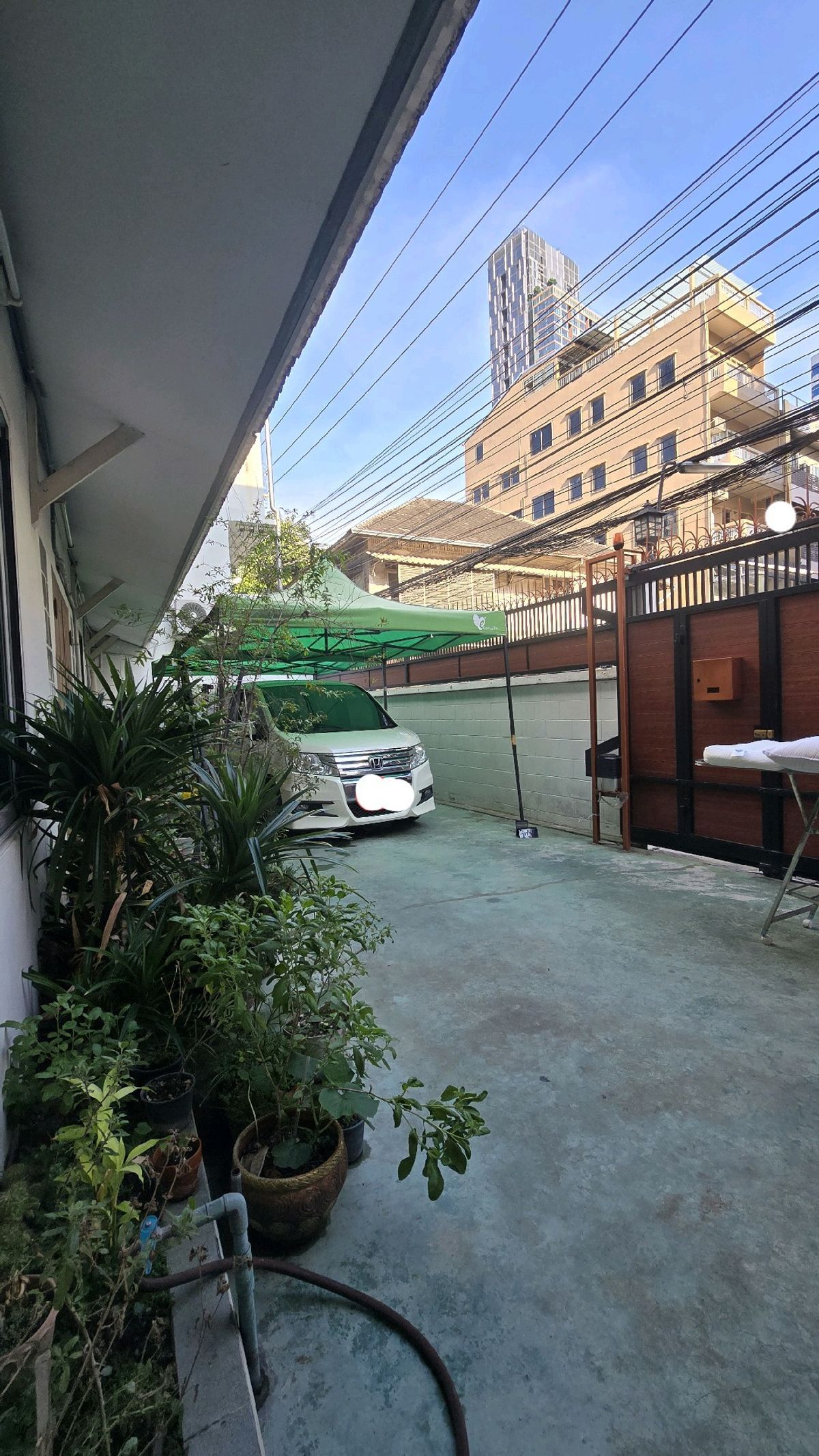 ขายบ้านสีลม ศาลาแดง บางรัก : 🏡 สัมผัสความสงบกลางเมืองใหญ่! บ้านเดี่ยว 2 ชั้นในย่านสีลม พร้อมพื้นที่ใช้สอยกว่า 350 ตร.ม. ใกล้ BTS เซนต์หลุย พร้อมเข้าอยู่