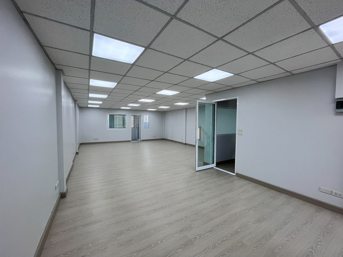 ขายอาคารพาณิชย์ลาดพร้าว เซ็นทรัลลาดพร้าว : ✨ โฮมออฟฟิศ 4 ชั้น ปรับปรุงใหม่ พร้อมเข้าอยู่ได้ทันที พร้อมรองรับลูกค้าต่างชาติ รายล้อมด้วยร้านอาหาร ร้านค้า และสำนักงานมากมาย 