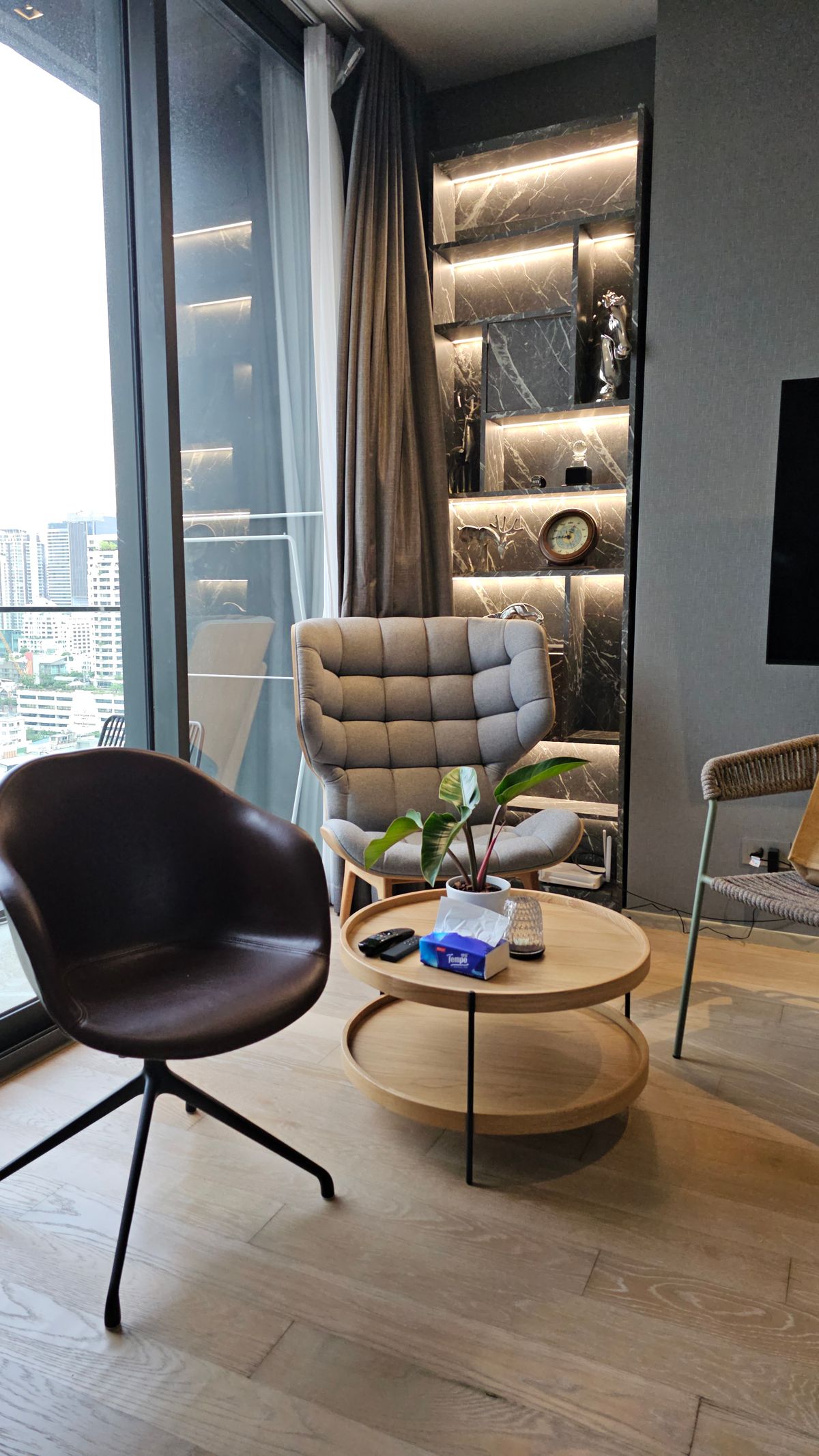 For RentCondoSilom, Saladaeng, Bangrak : **Ashton Silom 50 Sq,m. Fully Finish @38,000บาท/month call Nong 096-2615656  ห้องกว้างมาก 50 ตรม. 1 นอน 1 น้ำ เฟอร์ครบ พร้อมอยู่   Location : Silom , Chongnonsi  Rental Price : 38,000 Baht/Month  Condominium near MRT, BTS  : Silom , Chong nonsiStation  Co