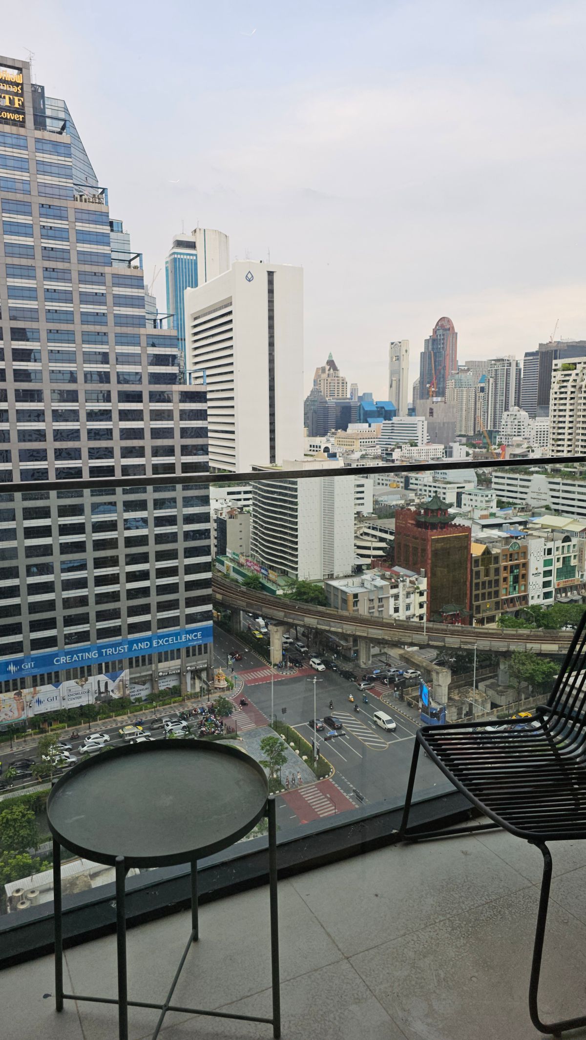 For RentCondoSilom, Saladaeng, Bangrak : **Ashton Silom 50 Sq,m. Fully Finish @38,000บาท/month call Nong 096-2615656  ห้องกว้างมาก 50 ตรม. 1 นอน 1 น้ำ เฟอร์ครบ พร้อมอยู่   Location : Silom , Chongnonsi  Rental Price : 38,000 Baht/Month  Condominium near MRT, BTS  : Silom , Chong nonsiStation  Co
