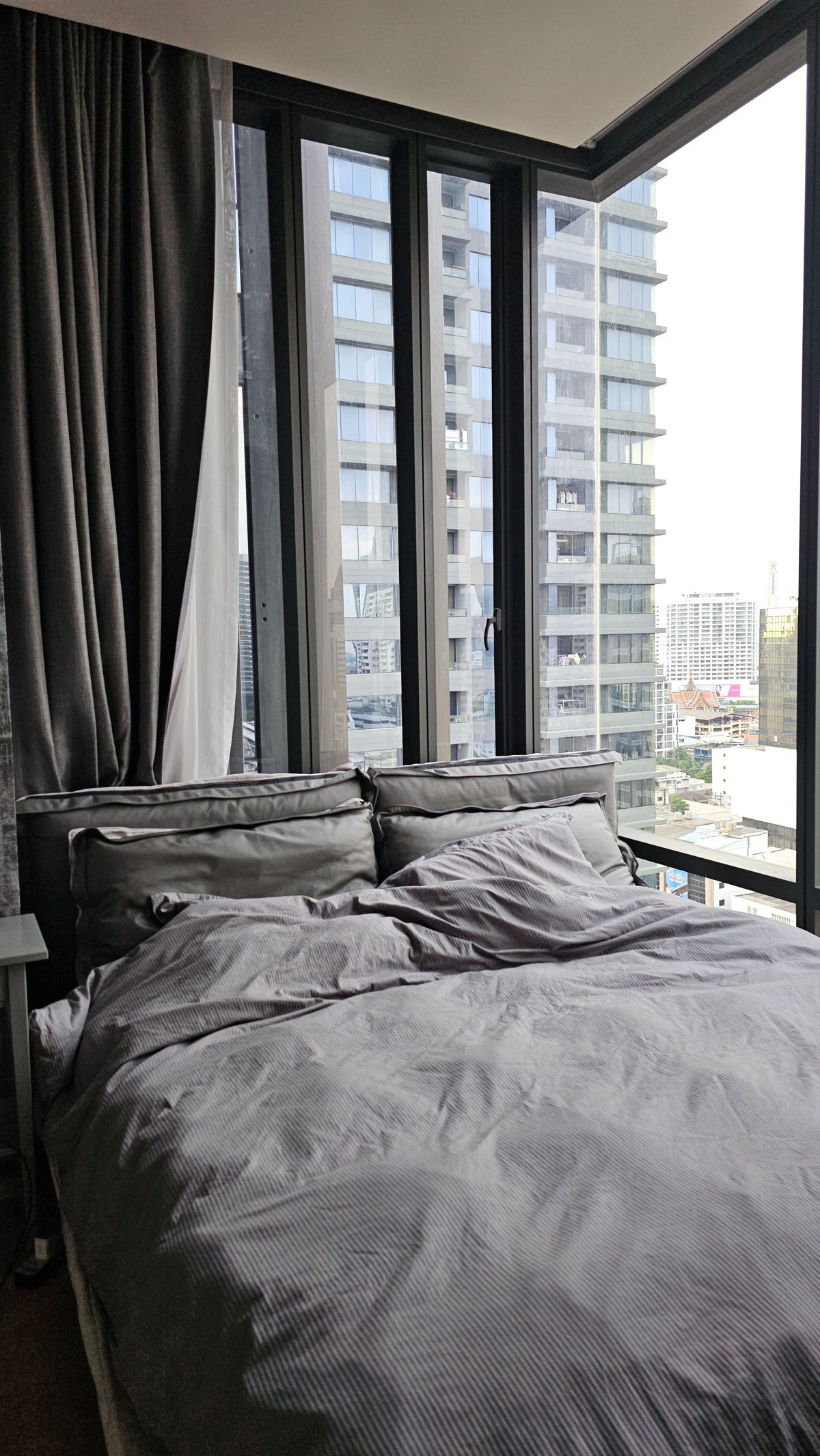 For RentCondoSilom, Saladaeng, Bangrak : **Ashton Silom 50 Sq,m. Fully Finish @38,000บาท/month call Nong 096-2615656  ห้องกว้างมาก 50 ตรม. 1 นอน 1 น้ำ เฟอร์ครบ พร้อมอยู่   Location : Silom , Chongnonsi  Rental Price : 38,000 Baht/Month  Condominium near MRT, BTS  : Silom , Chong nonsiStation  Co