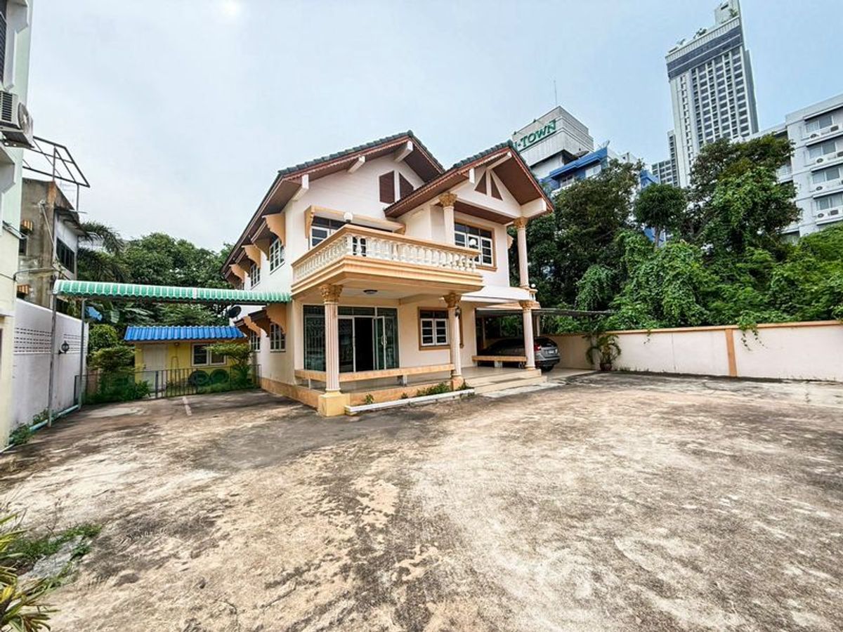 ขายบ้านศรีราชา แหลมฉบัง บ้านบึง : ขายบ้านนอกโครงการ พร้อมที่ดิน แยกไฟแดง สุขุมวิท อัสสัมชัญ ศรีราชา