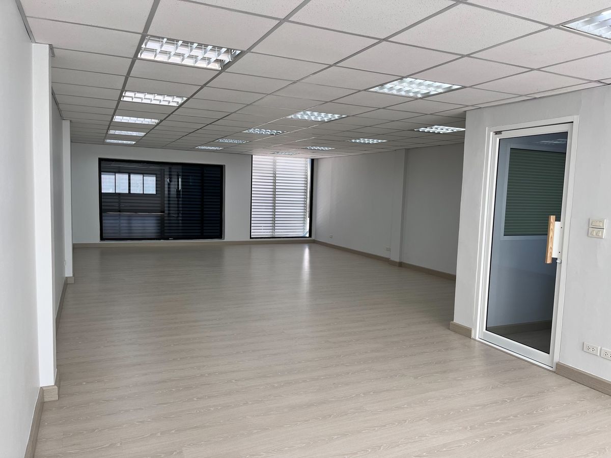 ขายอาคารพาณิชย์ลาดพร้าว เซ็นทรัลลาดพร้าว : ✨ โฮมออฟฟิศ 4 ชั้น ปรับปรุงใหม่ พร้อมเข้าอยู่ได้ทันที พร้อมรองรับลูกค้าต่างชาติ รายล้อมด้วยร้านอาหาร ร้านค้า และสำนักงานมากมาย 