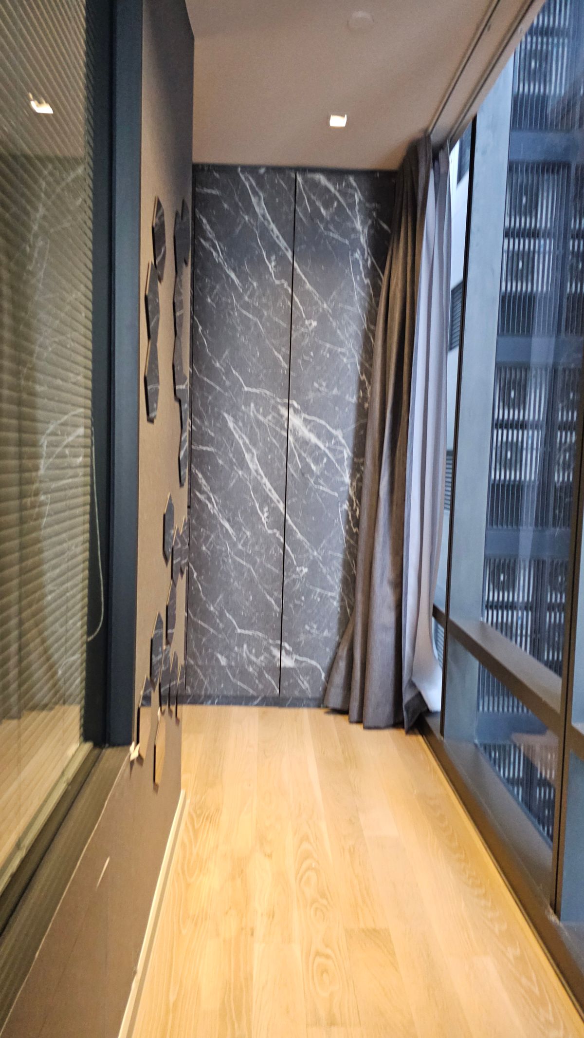 For RentCondoSilom, Saladaeng, Bangrak : **Ashton Silom 50 Sq,m. Fully Finish @38,000บาท/month call Nong 096-2615656  ห้องกว้างมาก 50 ตรม. 1 นอน 1 น้ำ เฟอร์ครบ พร้อมอยู่   Location : Silom , Chongnonsi  Rental Price : 38,000 Baht/Month  Condominium near MRT, BTS  : Silom , Chong nonsiStation  Co