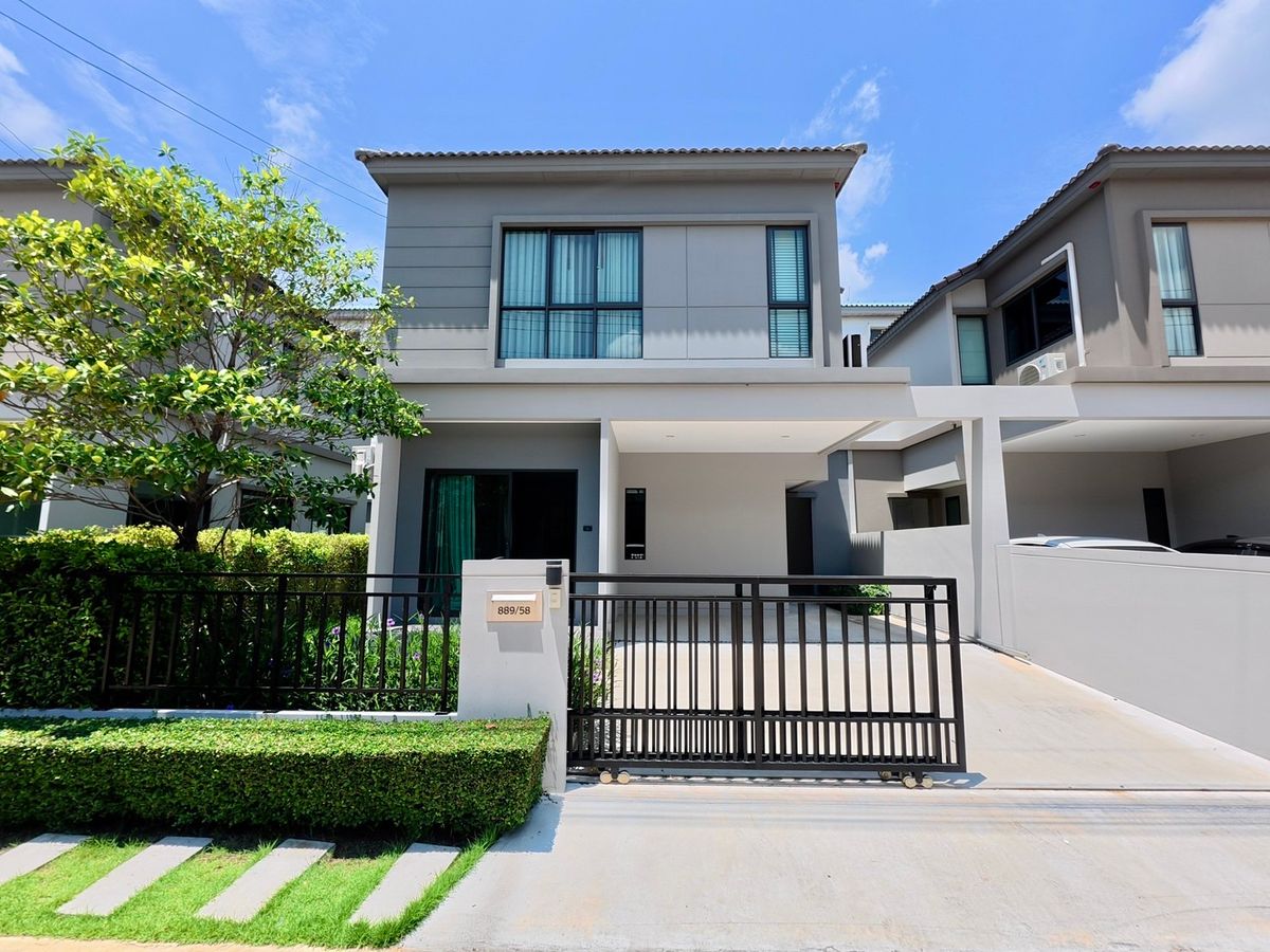 For RentSamut Prakan,Samrong : Rent a detached house, Vcompound Bangna (36.4 sq.w.) 3 bedrooms, 2 bathrooms, only 3 minutes to the expressway.