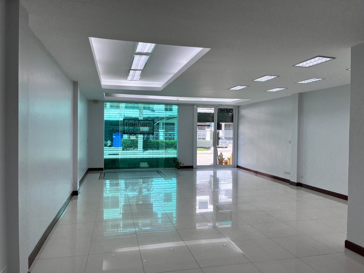For RentShop HouseLadprao, Central Ladprao : ✨ Newly Renovated 4-Storey Home Office – Ready to Move In! Ideal for International Clients, Surrounded by Restaurants, Shops & Offices