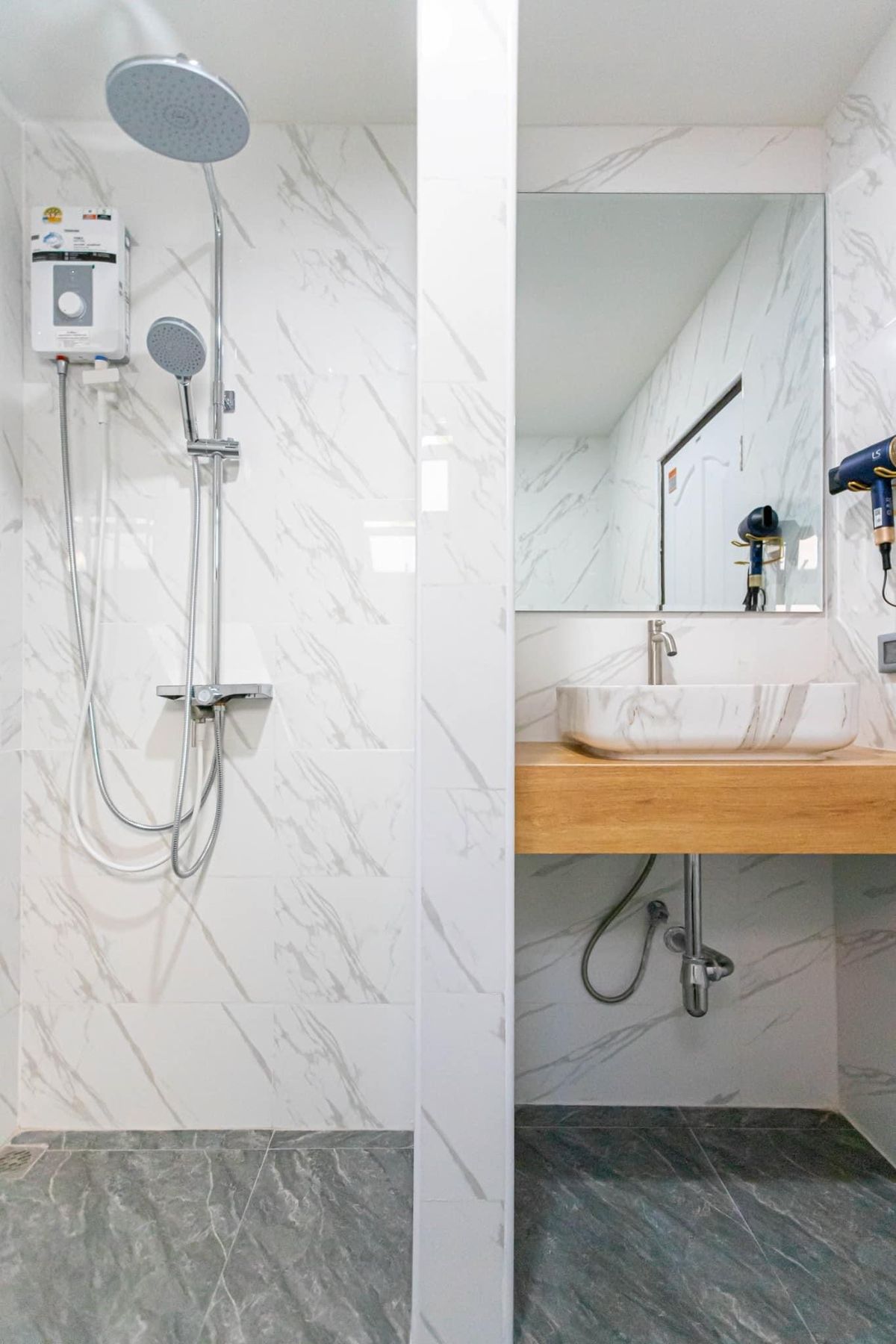 ขายบ้านลาดพร้าว เซ็นทรัลลาดพร้าว : 💎 ขายบ้านใหม่สไตล์โมเดิร์นหรูหรา ลาดพร้าว พร้อมเฟอร์นิเจอร์ทั้งหลัง  5 ห้องนอน 6 ห้องน้ำ ใกล้ MRT โรงเรียนนานาชาติ และแหล่งช้อปปิ้ง เข้าอยู่ได้ทันที 