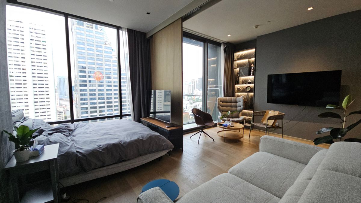 For RentCondoSilom, Saladaeng, Bangrak : **Ashton Silom 50 Sq,m. Fully Finish @38,000บาท/month call Nong 096-2615656  ห้องกว้างมาก 50 ตรม. 1 นอน 1 น้ำ เฟอร์ครบ พร้อมอยู่   Location : Silom , Chongnonsi  Rental Price : 38,000 Baht/Month  Condominium near MRT, BTS  : Silom , Chong nonsiStation  Co