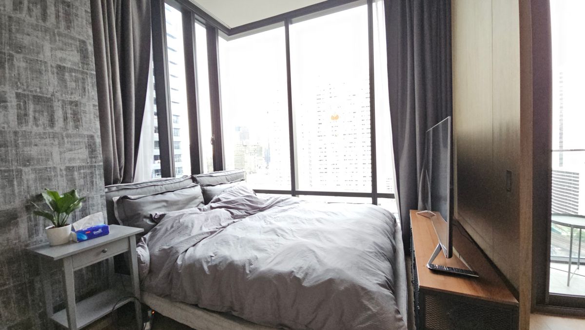 For RentCondoSilom, Saladaeng, Bangrak : **Ashton Silom 50 Sq,m. Fully Finish @38,000บาท/month call Nong 096-2615656  ห้องกว้างมาก 50 ตรม. 1 นอน 1 น้ำ เฟอร์ครบ พร้อมอยู่   Location : Silom , Chongnonsi  Rental Price : 38,000 Baht/Month  Condominium near MRT, BTS  : Silom , Chong nonsiStation  Co