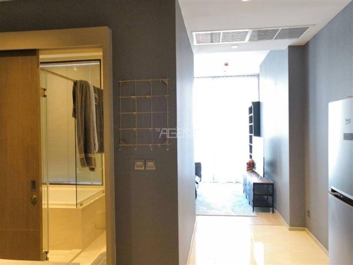 For RentCondoSilom, Saladaeng, Bangrak : **Ashton Silom 50 Sq,m. Fully Finish @38,000บาท/month call Nong 096-2615656  ห้องกว้างมาก 50 ตรม. 1 นอน 1 น้ำ เฟอร์ครบ พร้อมอยู่   Location : Silom , Chongnonsi  Rental Price : 38,000 Baht/Month  Condominium near MRT, BTS  : Silom , Chong nonsiStation  Co