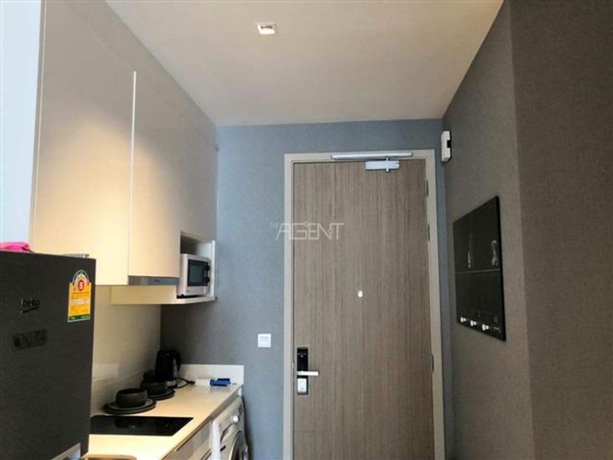 For RentCondoSilom, Saladaeng, Bangrak : **Ashton Silom 50 Sq,m. Fully Finish @38,000บาท/month call Nong 096-2615656  ห้องกว้างมาก 50 ตรม. 1 นอน 1 น้ำ เฟอร์ครบ พร้อมอยู่   Location : Silom , Chongnonsi  Rental Price : 38,000 Baht/Month  Condominium near MRT, BTS  : Silom , Chong nonsiStation  Co