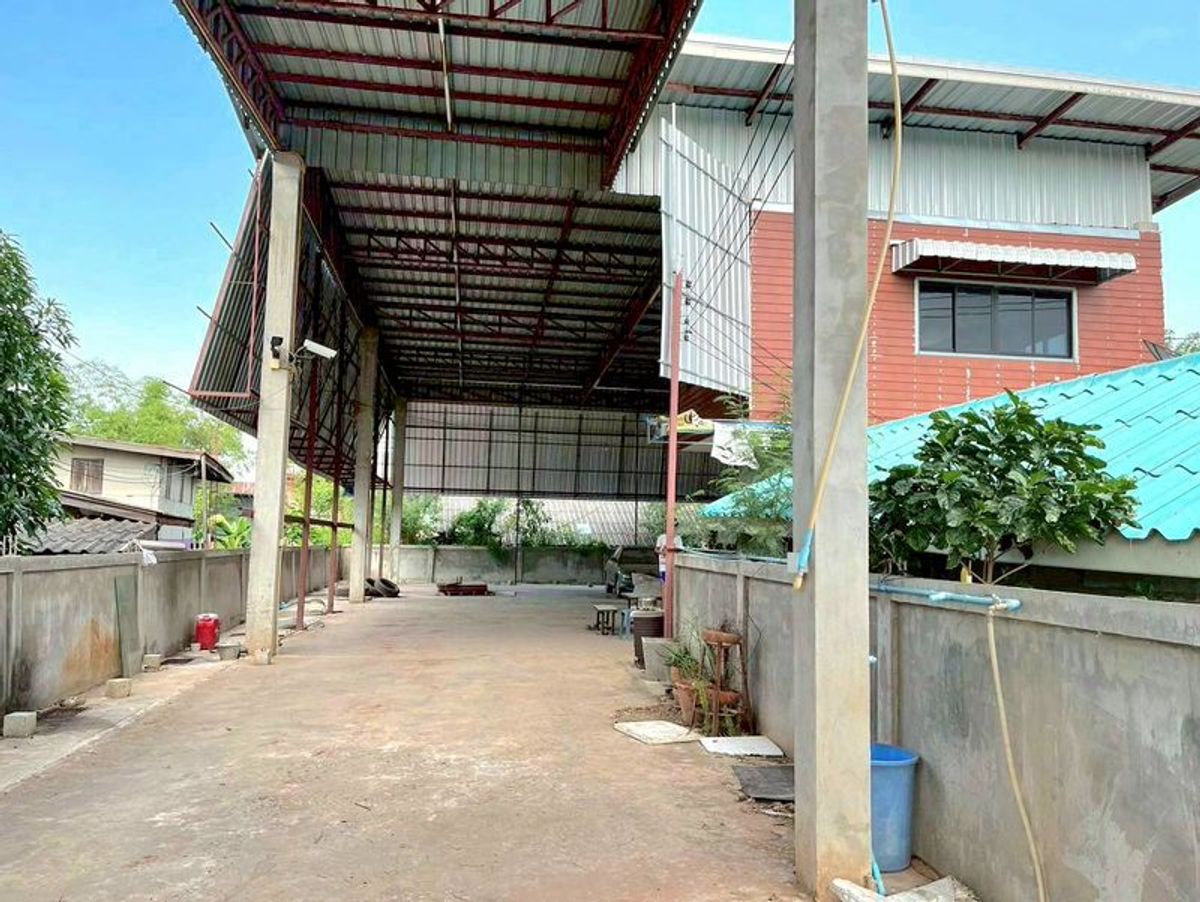 For RentLandChaiyaphum : Land for rent on the Chaiyaphum-Sikhio Road, opposite the MG car center with a house for an area of ​​107.8 square wah, Nong Na Saeng Subdistrict, Mueang Chaiyaphum District, Chaiyaphum Province.