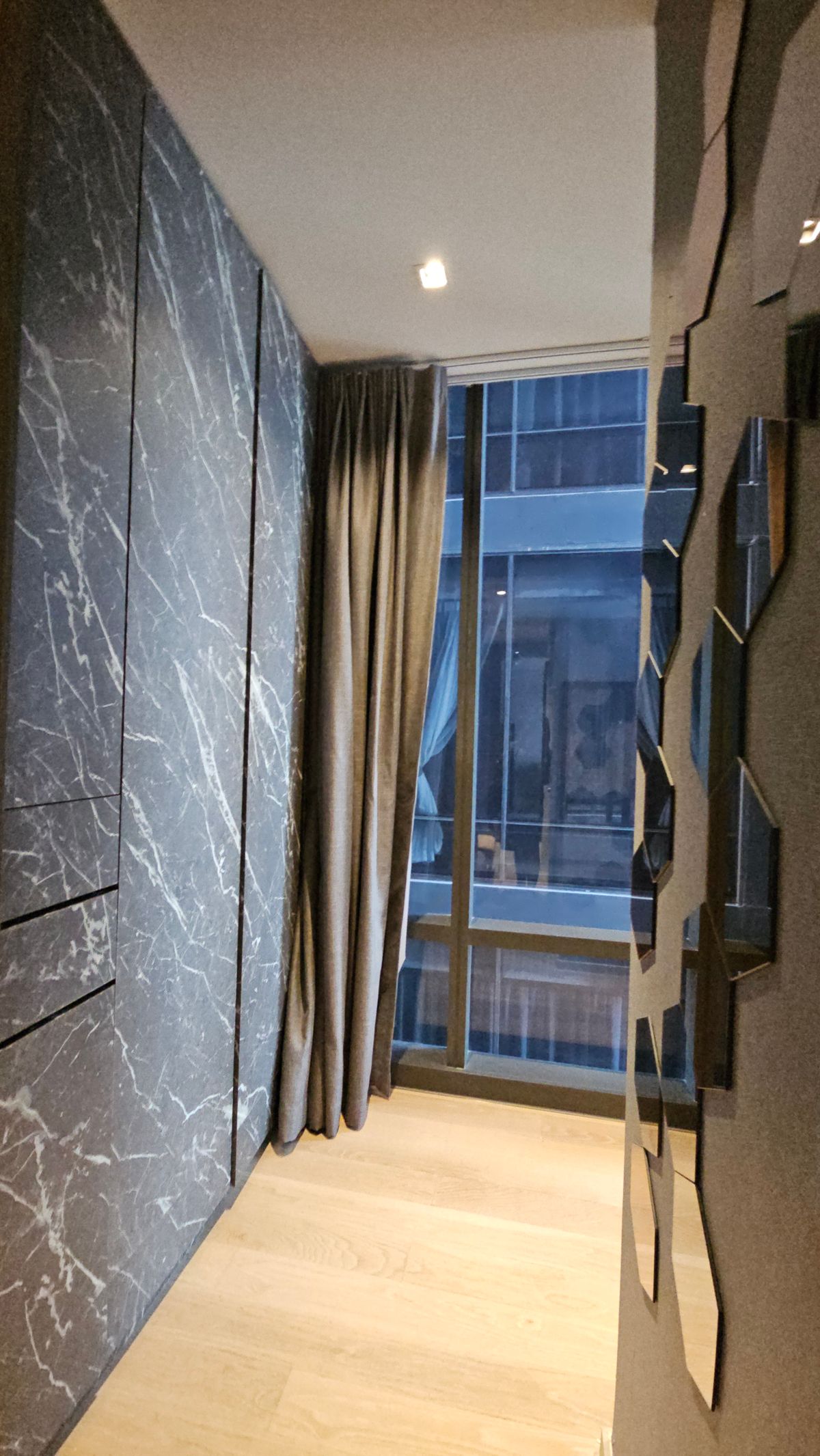 For RentCondoSilom, Saladaeng, Bangrak : **Ashton Silom 50 Sq,m. Fully Finish @38,000บาท/month call Nong 096-2615656  ห้องกว้างมาก 50 ตรม. 1 นอน 1 น้ำ เฟอร์ครบ พร้อมอยู่   Location : Silom , Chongnonsi  Rental Price : 38,000 Baht/Month  Condominium near MRT, BTS  : Silom , Chong nonsiStation  Co