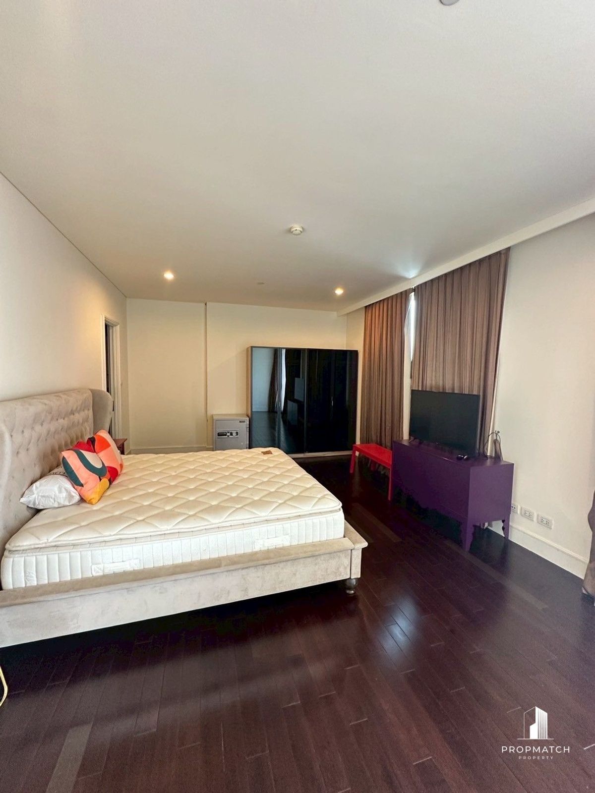 ให้เช่าคอนโด : ✨Flash Deal ✨AGUSTON Sukhumvit 22 (3Bed3Bath138SQM.)  พร้อมอยู่ ! เพียง 69,500 บาทต่อเดือน Tel.0981315848 @propmatch