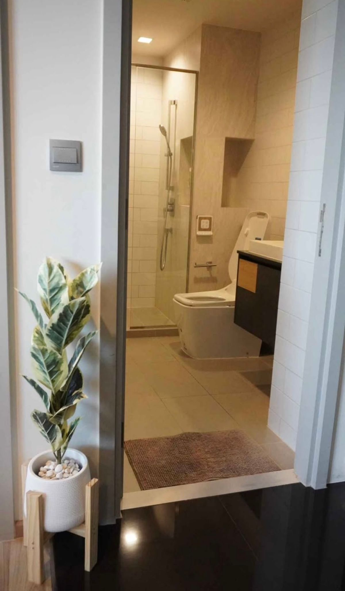 ให้เช่าคอนโดสะพานควาย จตุจักร : 🌿 ให้เช่าคอนโด The Line จตุจักร-หมอชิต 🌿 ✨ วิวสวนสวย ชั้นสูง 39 | ห้องหน้ากว้าง | ใกล้ BTS และ MRT  📍 ทำเลพรีเมียมติดสวนจตุจักร เชื่อมต่อ BTS หมอชิต + MRT จตุจักร  🛏 1 Bedroom | ขนาด 44 ตร.ม. | ชั้น 39 | วิวสวนสาธารณะ