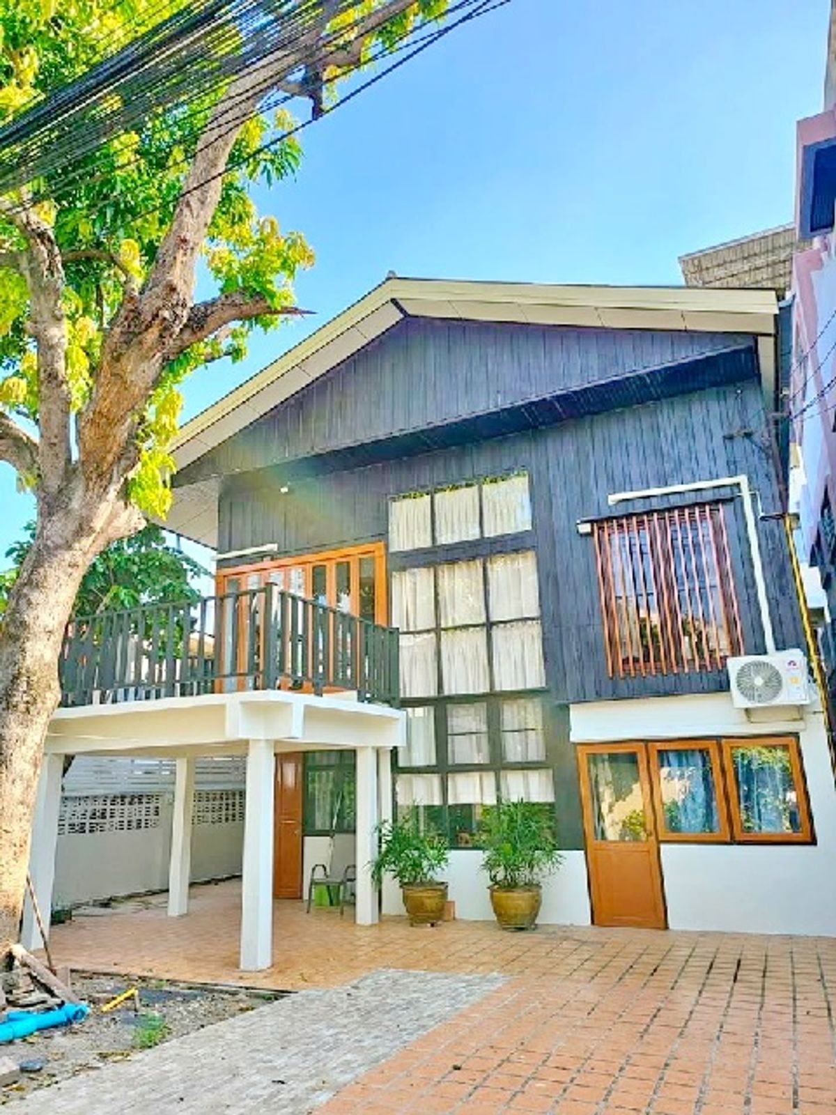 ให้เช่าบ้านรัชดา ห้วยขวาง : บ้านทรงไทย 242ตร.ม.62 ตร.วา. รับจดบริษัทได้ MRT สุทธิสาร 600 ม.ให้เช่าบ้านเดี่ยว 2 ชั้น ทำเป็น Airbnb ร.นานาชาติเดอะรีเจ้นท์ 3.8 กม.3 นอน