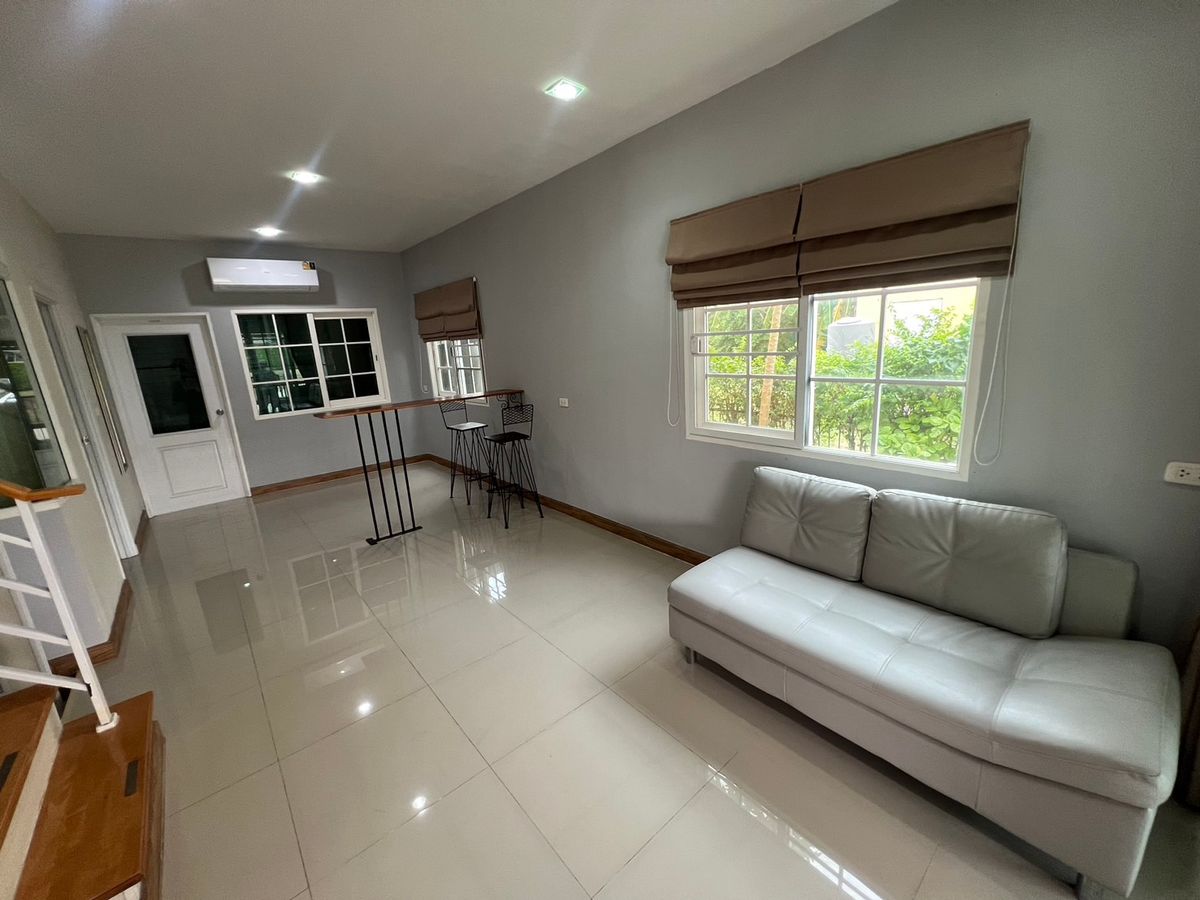 ขายทาวน์โฮมลาดกระบัง สุวรรณภูมิ : P-2463 ขายด่วน ! โกลเด้นทาวน์ 1 อ่อนนุช-พัฒนาการ บ้านหลังมุมมีพื้นที่  เดินทางสะดวก