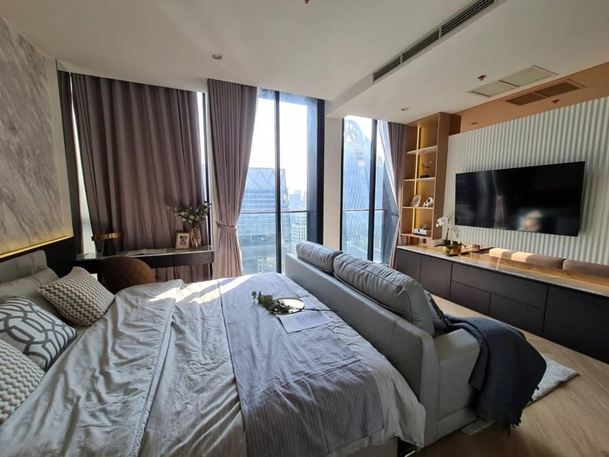 ขายคอนโดวิทยุ ชิดลม หลังสวน : ขาย Noble Ploenchit ห้องสวย 1 bed 1bath 52 sqm พร้อมเฟอร์นิเจอร์ 