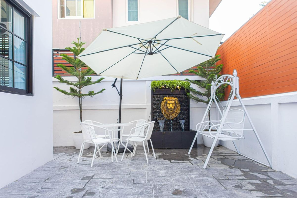 ขายบ้านลาดพร้าว เซ็นทรัลลาดพร้าว : 💎 ขายบ้านใหม่สไตล์โมเดิร์นหรูหรา ลาดพร้าว พร้อมเฟอร์นิเจอร์ทั้งหลัง  5 ห้องนอน 6 ห้องน้ำ ใกล้ MRT โรงเรียนนานาชาติ และแหล่งช้อปปิ้ง เข้าอยู่ได้ทันที 