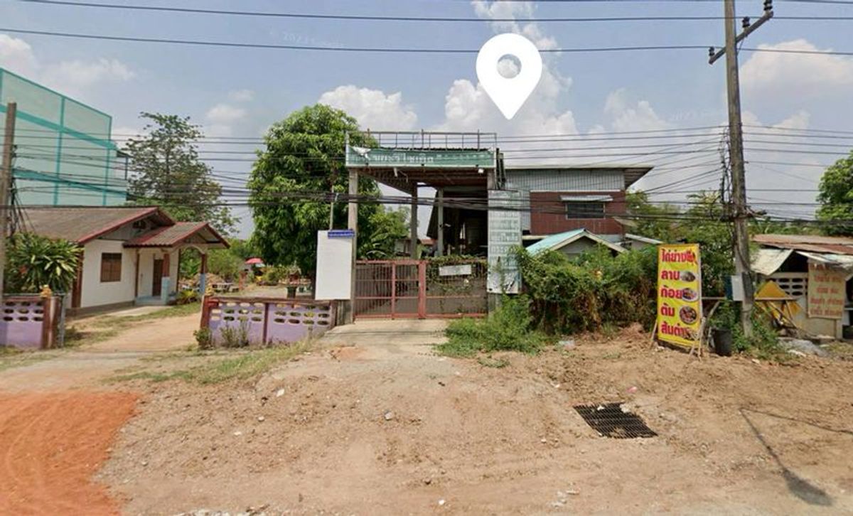 For RentLandChaiyaphum : Land for rent on the Chaiyaphum-Sikhio Road, opposite the MG car center with a house for an area of ​​107.8 square wah, Nong Na Saeng Subdistrict, Mueang Chaiyaphum District, Chaiyaphum Province.