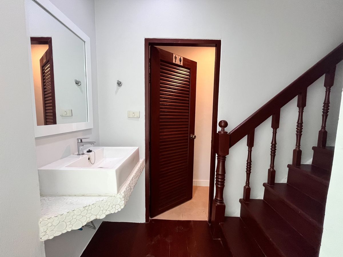 ขายอาคารพาณิชย์ลาดพร้าว เซ็นทรัลลาดพร้าว : ✨ โฮมออฟฟิศ 4 ชั้น ปรับปรุงใหม่ พร้อมเข้าอยู่ได้ทันที พร้อมรองรับลูกค้าต่างชาติ รายล้อมด้วยร้านอาหาร ร้านค้า และสำนักงานมากมาย 