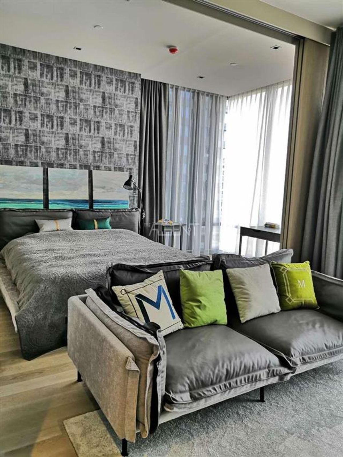 For RentCondoSilom, Saladaeng, Bangrak : **Ashton Silom 50 Sq,m. Fully Finish @38,000บาท/month call Nong 096-2615656  ห้องกว้างมาก 50 ตรม. 1 นอน 1 น้ำ เฟอร์ครบ พร้อมอยู่   Location : Silom , Chongnonsi  Rental Price : 38,000 Baht/Month  Condominium near MRT, BTS  : Silom , Chong nonsiStation  Co