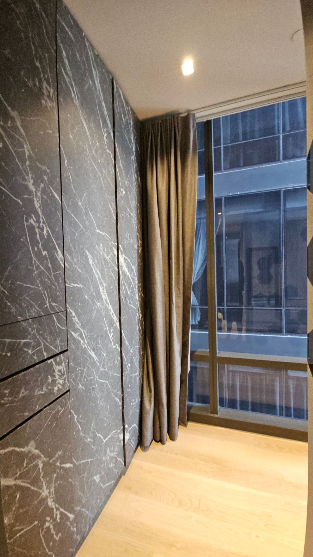 For RentCondoSilom, Saladaeng, Bangrak : **Ashton Silom 50 Sq,m. Fully Finish @38,000บาท/month call Nong 096-2615656  ห้องกว้างมาก 50 ตรม. 1 นอน 1 น้ำ เฟอร์ครบ พร้อมอยู่   Location : Silom , Chongnonsi  Rental Price : 38,000 Baht/Month  Condominium near MRT, BTS  : Silom , Chong nonsiStation  Co