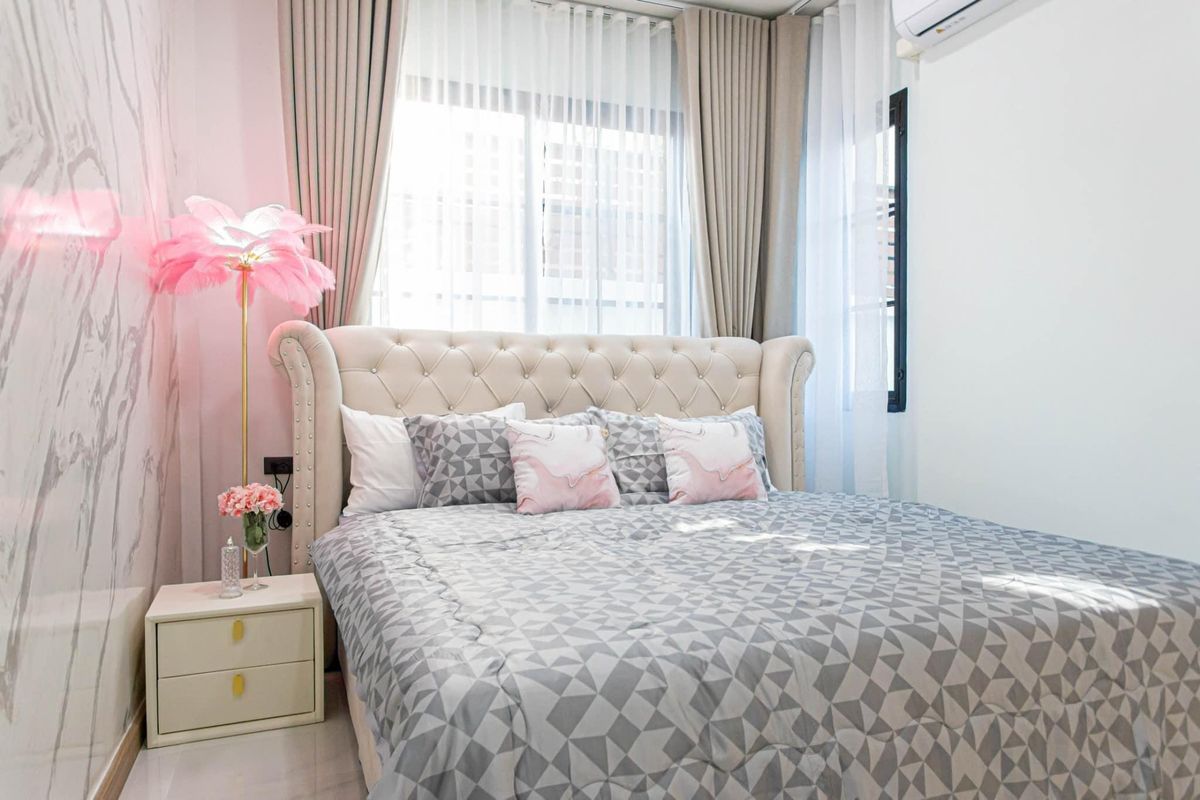 ขายบ้านลาดพร้าว เซ็นทรัลลาดพร้าว : 💎 ขายบ้านใหม่สไตล์โมเดิร์นหรูหรา ลาดพร้าว พร้อมเฟอร์นิเจอร์ทั้งหลัง  5 ห้องนอน 6 ห้องน้ำ ใกล้ MRT โรงเรียนนานาชาติ และแหล่งช้อปปิ้ง เข้าอยู่ได้ทันที 