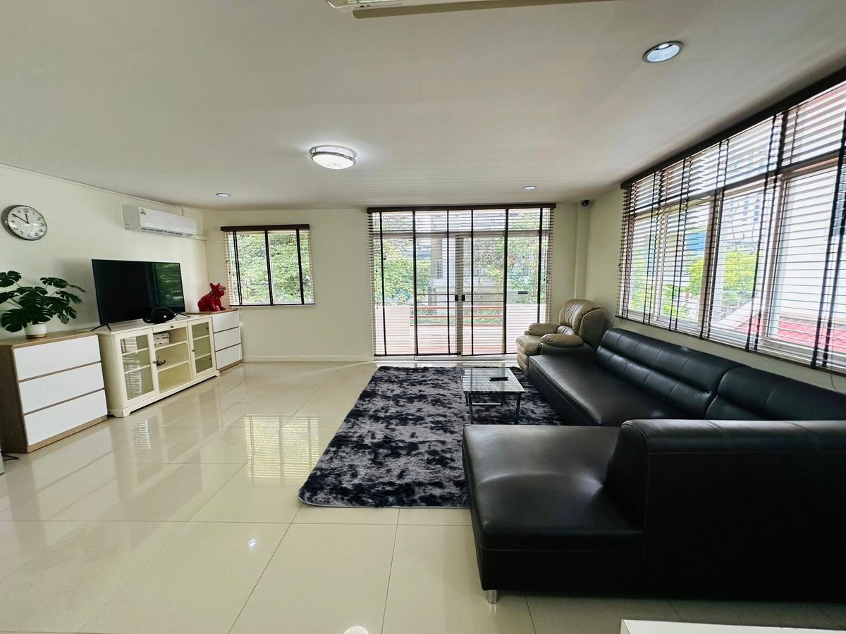 ขายบ้านบางนา แบริ่ง ลาซาล : FOR RENT SINGLE HOUSE  5 Bedrooms  near Emporium , Terminal21Asok SUKHUMVIT31 ,  BTS PHROMPHONG 