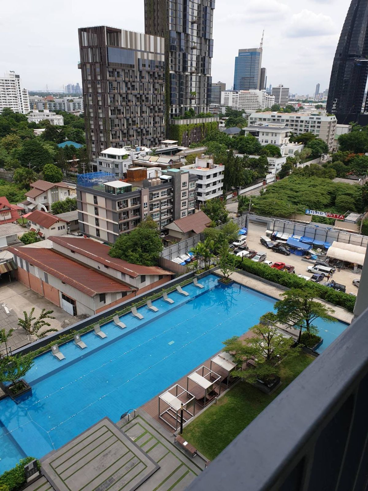 ขายคอนโดสุขุมวิท อโศก ทองหล่อ : ขายด่วน 185K/sq.m. 2 Bedroom วิวสระว่ายน้ำ ชั้นไม่สูง Siri@ สุขุมวิท ใกล้ BTS ทองหล่อ