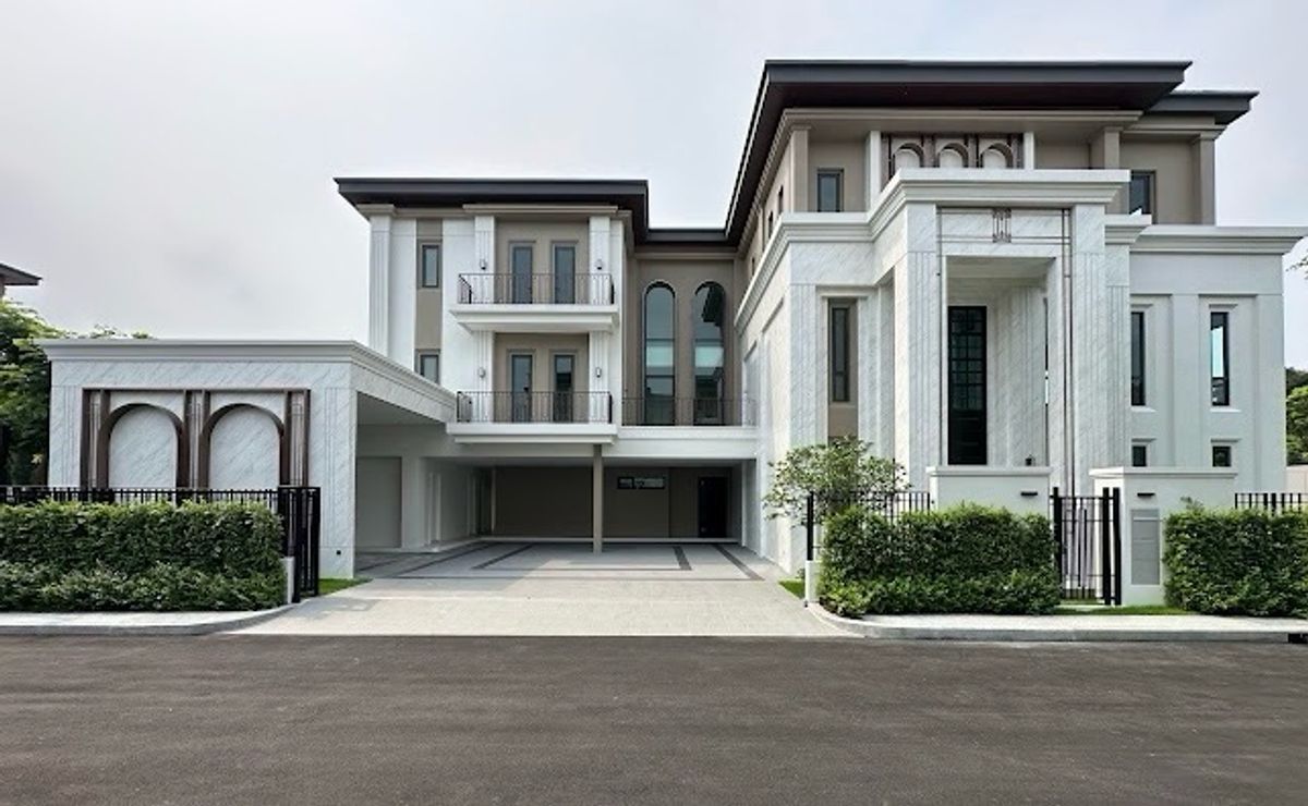 ขายบ้านบางนา แบริ่ง ลาซาล : CINQ ROYAL The Eighteen Bangna KM.7 (แซงค์ รอยัล ดิ เอททีน บางนา กม.7) บ้านเดี่ยวหรู 3 ชั้น พื้นที่ใช้สอยขนาดใหญ่ 748 – 1,070 ตารางเมตร ในราคาเริ่มต้น 75 ล้านบาท