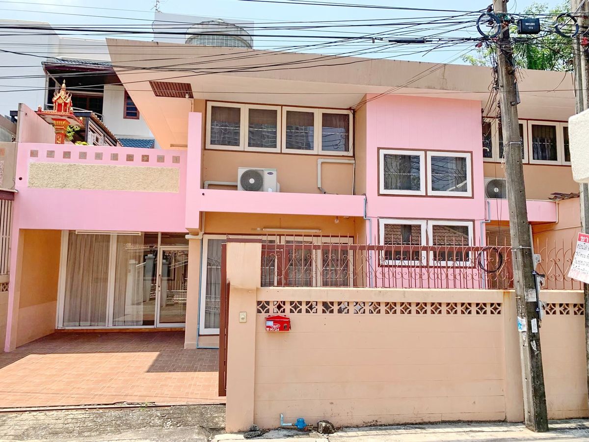 For RentHouseLadprao, Central Ladprao : H0690♛ Rent a detached house 3 bedrooms ⚝ Thai ♜MRT Phahonyothin ∞099-5919653,065-9423251▚Line@surreside