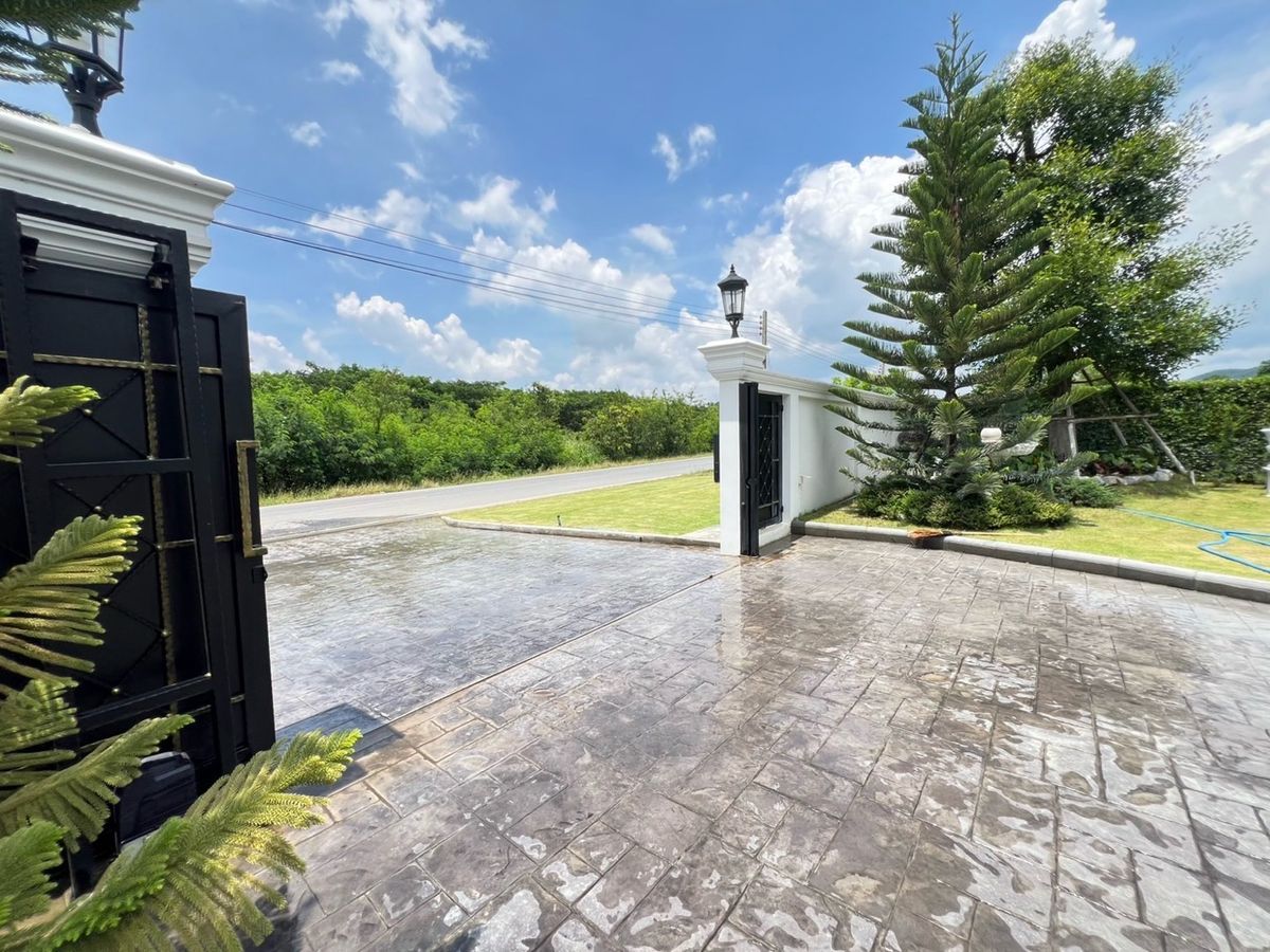 ขายบ้านปากช่อง เขาใหญ่ : 📢👇 บ้านหรู 2 ชั้น บนที่ดินกว้างใหญ่ วิวภูเขา อากาศดีตลอดปี ไม่ไกลจากกรุงเทพ ใกล้แหล่งท่องเที่ยว 