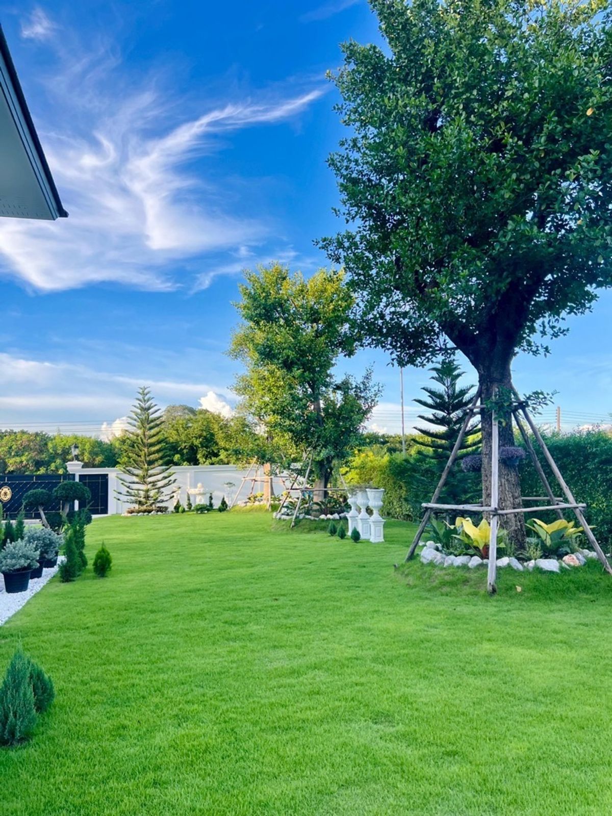 ขายบ้านปากช่อง เขาใหญ่ : 📢👇 บ้านหรู 2 ชั้น บนที่ดินกว้างใหญ่ วิวภูเขา อากาศดีตลอดปี ไม่ไกลจากกรุงเทพ ใกล้แหล่งท่องเที่ยว 