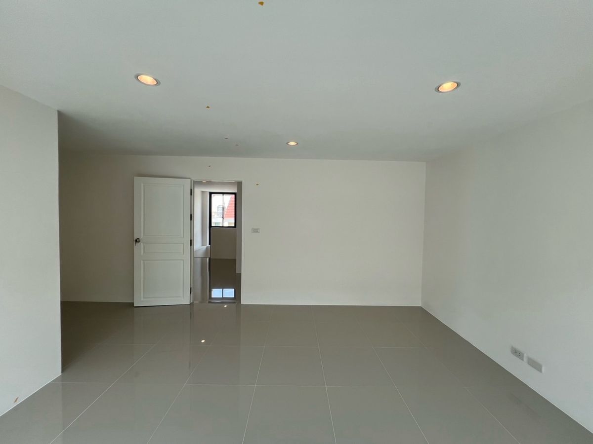 ให้เช่าโฮมออฟฟิศพระราม 3 สาธุประดิษฐ์ : ปล่อยเช่า โมเดิร์น โฮมออฟฟิศ สตูดิโอ ถนน พระราม 3 เขตยานนาวา กรุงเทพ จดทะเบียนบริษัทได้ ที่จอดรถ 4 คัน ทำเล ติดถนนใหญ่