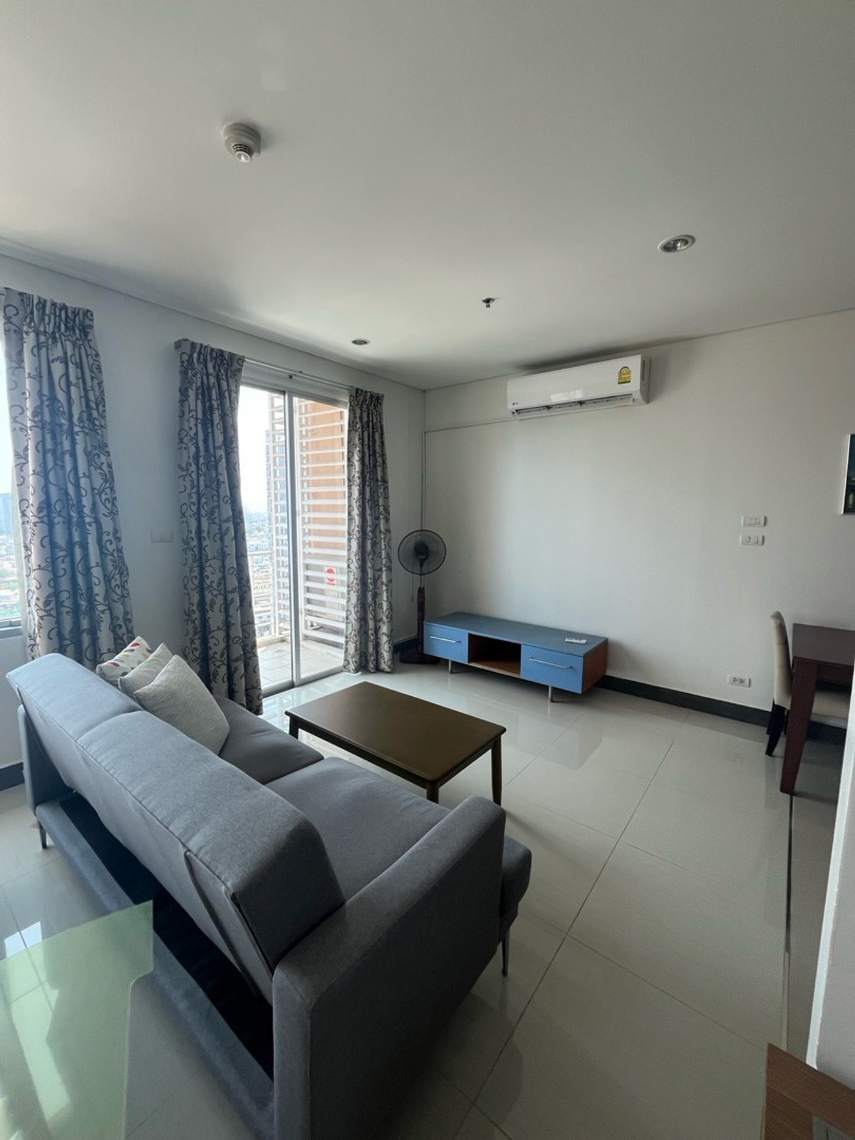 For RentCondoWongwianyai, Charoennakor : Villa Sathorn (Villa Sathorn) For Rent (1Bed1bath 40SQM)