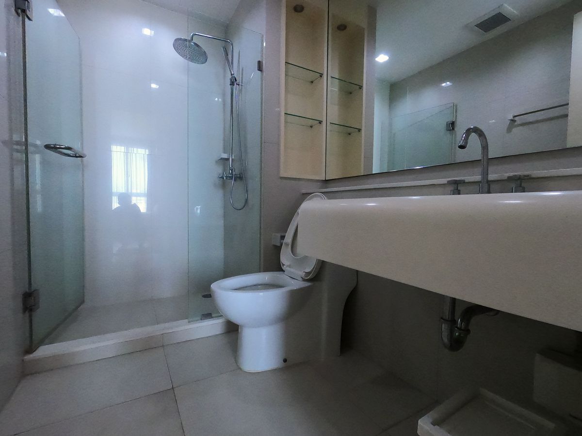 ให้เช่าคอนโดสาทร นราธิวาส : ✨ [ปล่อยเช่า! ราคาดี] Ivy Sathorn 10 คอนโดใจกลาง CBD สาทร ชีวิตเมืองที่ลงตัว! ✨